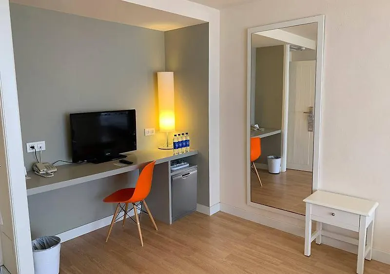 Hotel Rosella كالا مييور 4*,  إسبانيا